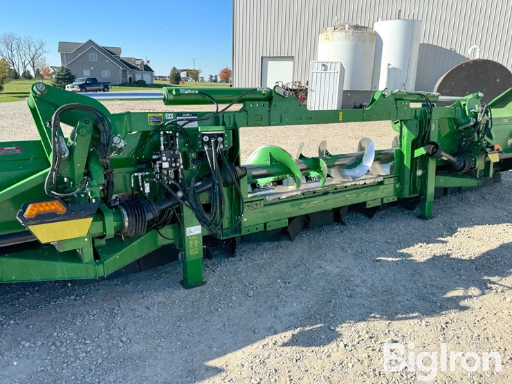2024-john-deere-c12f-image-4
