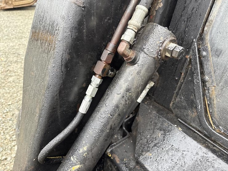 new-holland-lx885-image-16