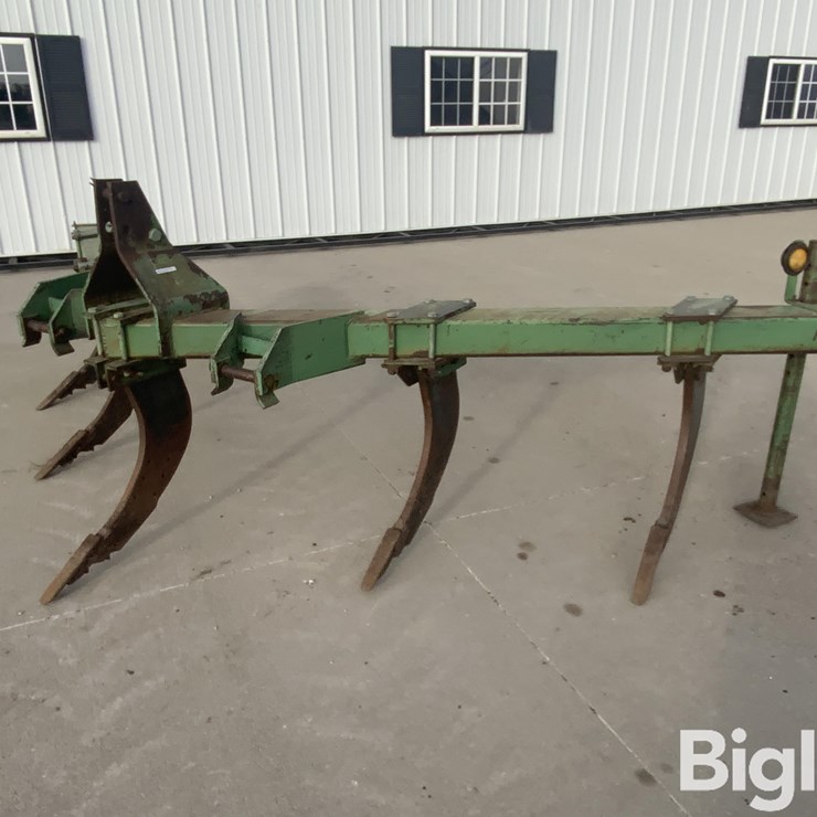 John Deere 5R Ripper