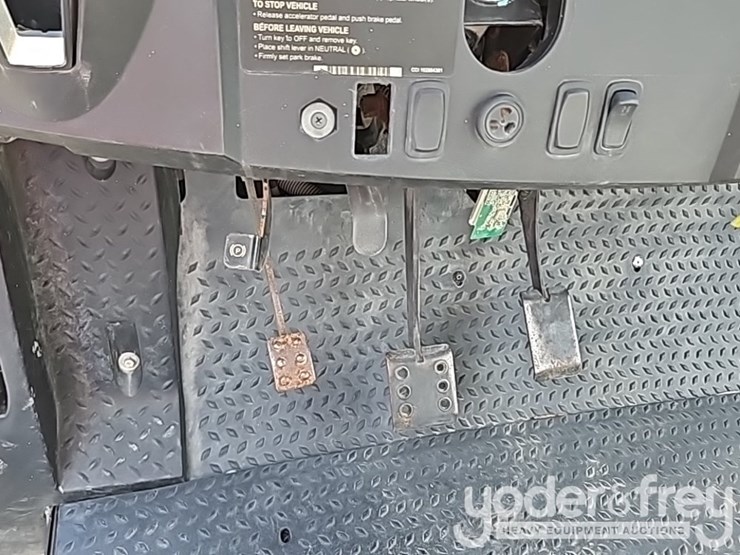 2019-club-car-carryall-1700-image-31