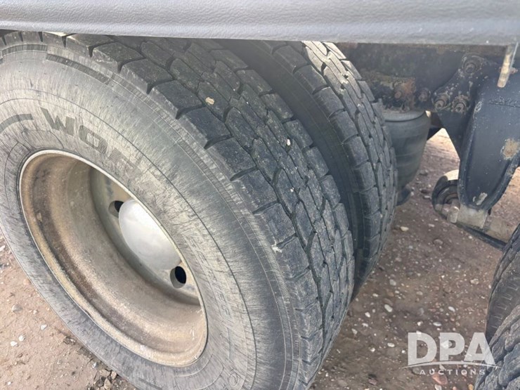 2000-caterpillar-10-image-29