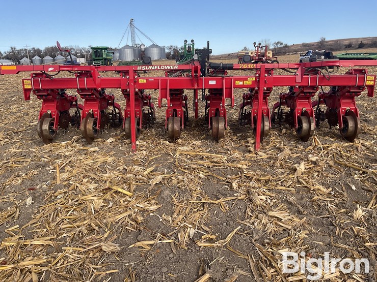 sunflower-7610-8r30-strip-tiller-image-2