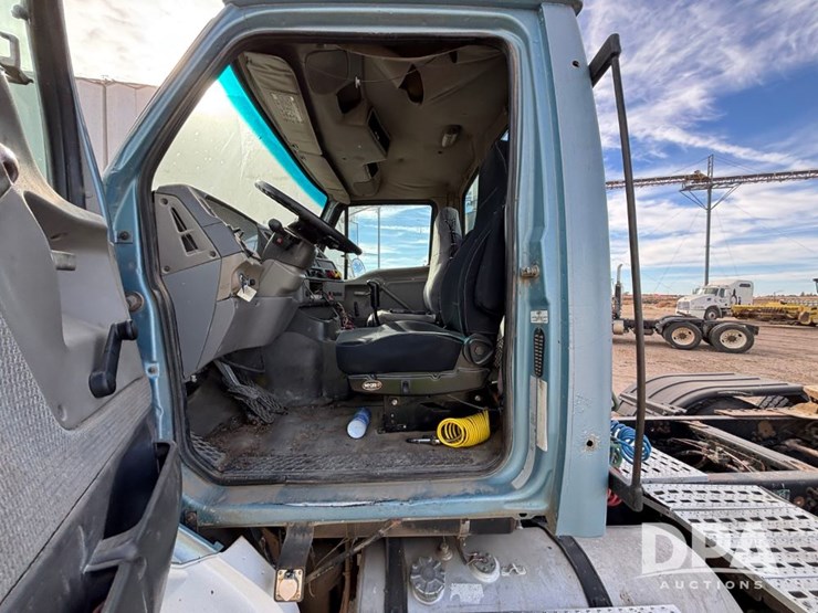 2000-caterpillar-10-image-67