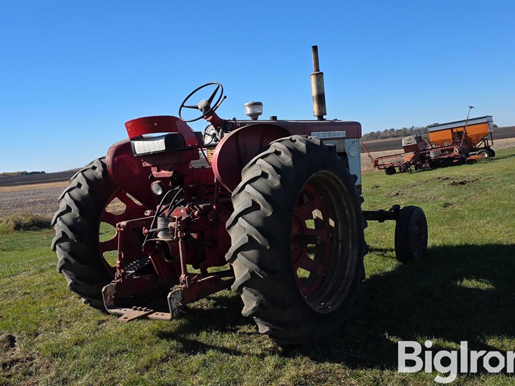 1959-farmall-560-diesel-2wd-tractor-image-5