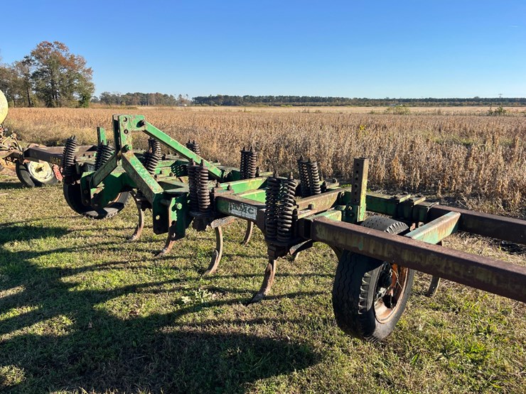 kmc-2-bar-chiesel-plow,-9-tooth,-16’-wide-bar-with-gauge-wheels,-located-at-276-jonestown-rd-snow-hill,-nc-call-252--531-8061-for-more-info.-image-1