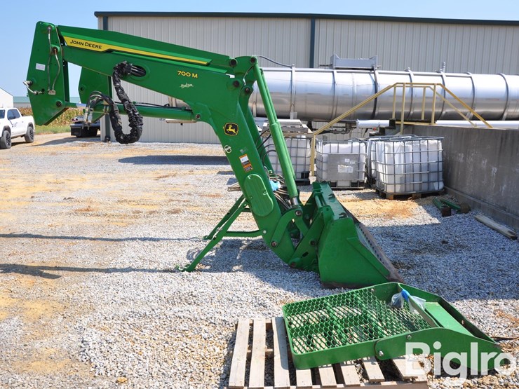 2021-john-deere-700m-image-4