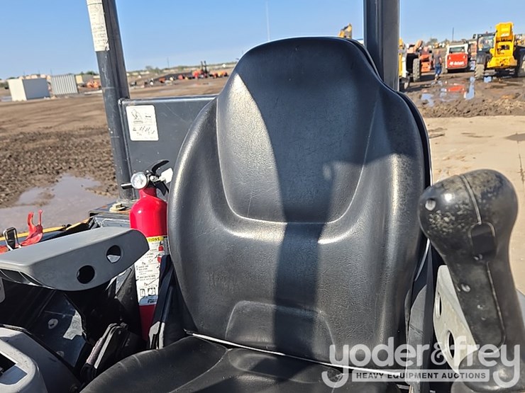 2019-deere-35g-image-67