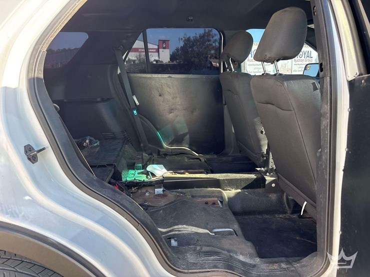 2017-ford-explorer-image-15