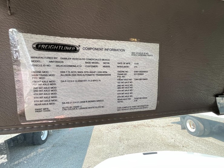 2021-freightliner-m2-106-image-23