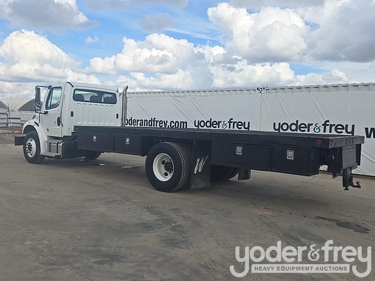 2021-freightliner-m2-106-image-3