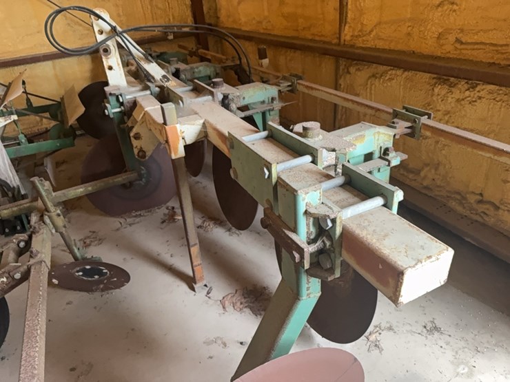 strickland-4-row-sweet-potato-inverting-plow-image-1