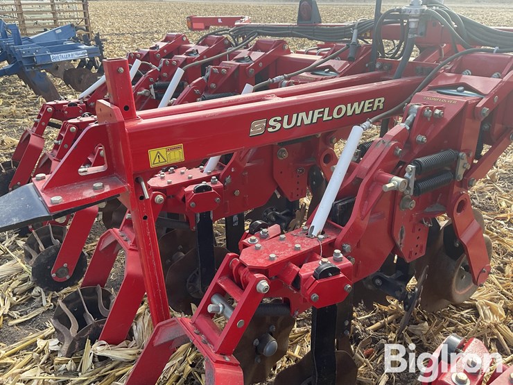 sunflower-7610-8r30-strip-tiller-image-19