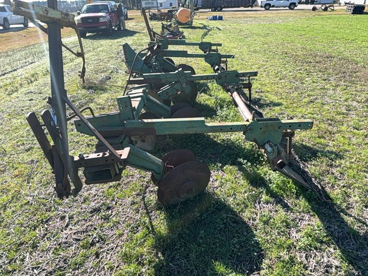 row-bedder---4-row-with-kmc-dirt-door-located-at-107-jernigan-swamp-rd.,-ahoskie,-nc-image-15