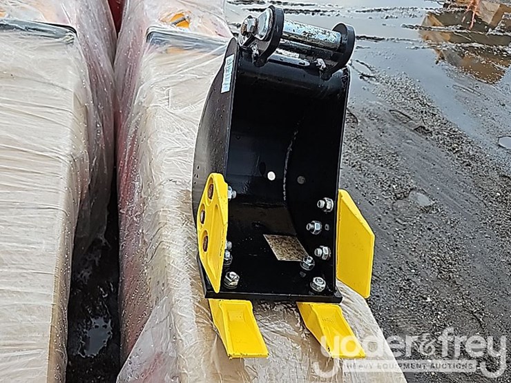 unused-ir-8"-toothed-bucket-to-suit-mini-excavator-image-8