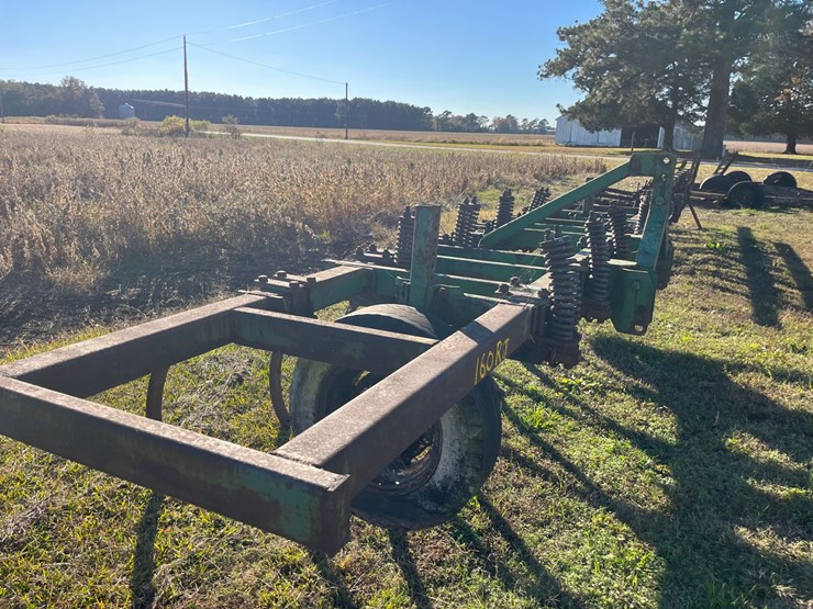 kmc-2-bar-chiesel-plow,-9-tooth,-16’-wide-bar-with-gauge-wheels,-located-at-276-jonestown-rd-snow-hill,-nc-call-252--531-8061-for-more-info.-image-2