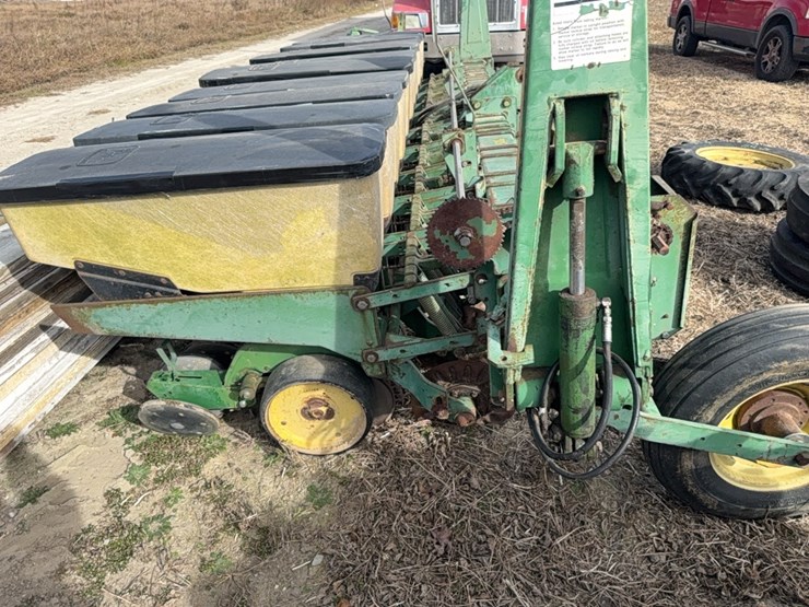 john-deere-7340-image-31
