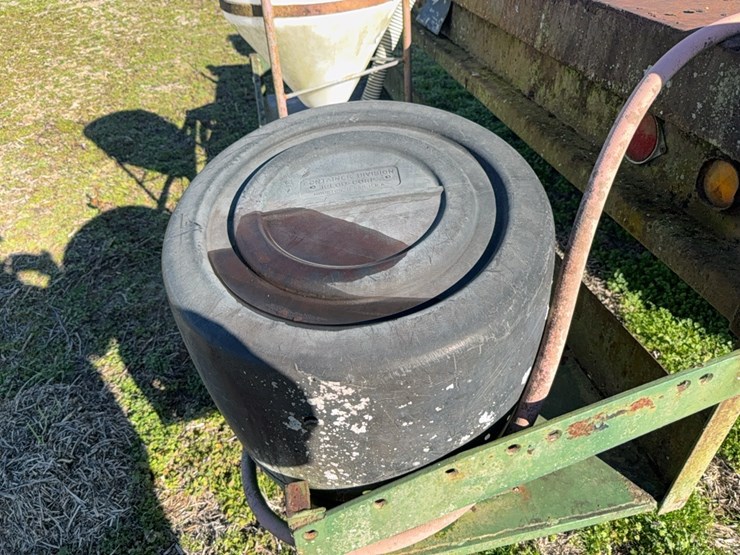 truck-body-with-hydraulic-cylinder,-still-in-place-with-poly-tank,-rinse-tank,-motor,-located-at-107-jernigan-swamp-rd.,-ahoskie,-nc-image-30