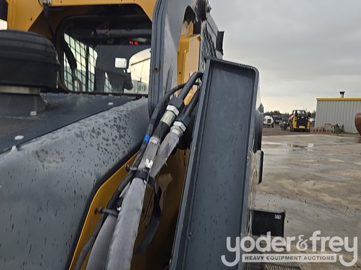 2020-deere-333g-image-35