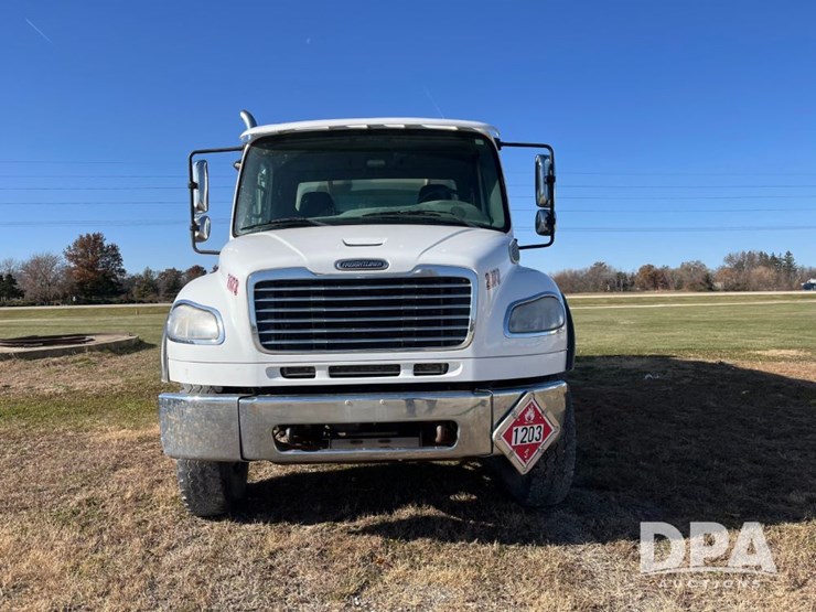 2007-freightliner-petroleum-truck-(jn3391,-unit-2373)-image-2