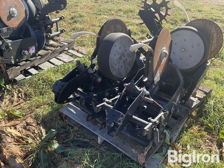 kinze-front-mounted-row-units-image-18