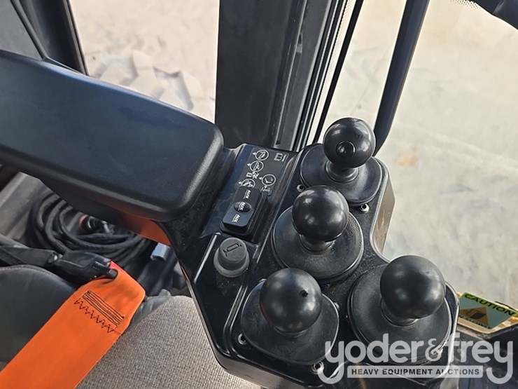 2017-deere-872g-image-140