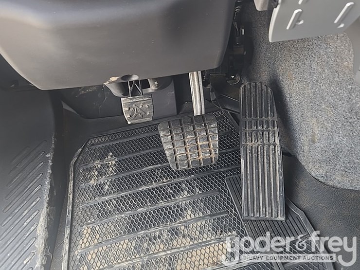 2021-freightliner-m2-106-image-118