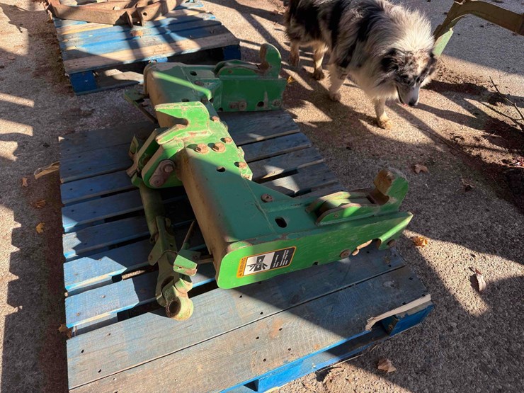 john-deere-quick-hitch-image-1