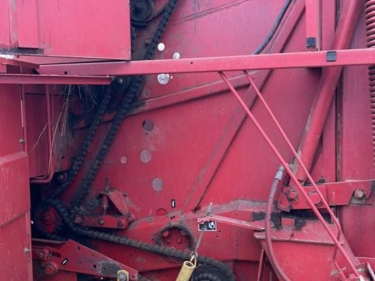 new-holland-660-image-13