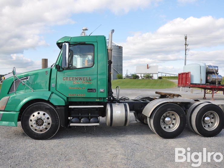 2009-volvo-vnl64t-t/a-truck-tractor-image-8
