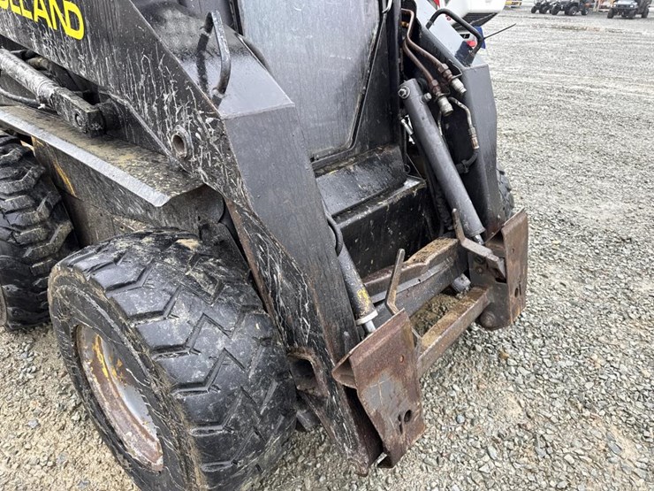 new-holland-lx885-image-10