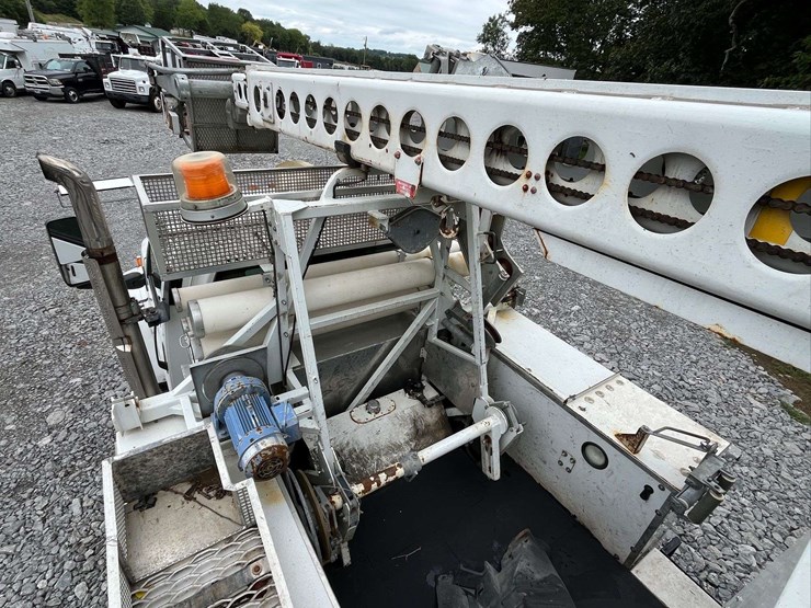 2005-gmc-c8-cable-placer-truck-image-50