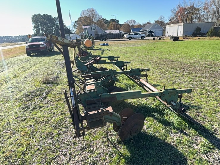 row-bedder---4-row-with-kmc-dirt-door-located-at-107-jernigan-swamp-rd.,-ahoskie,-nc-image-14