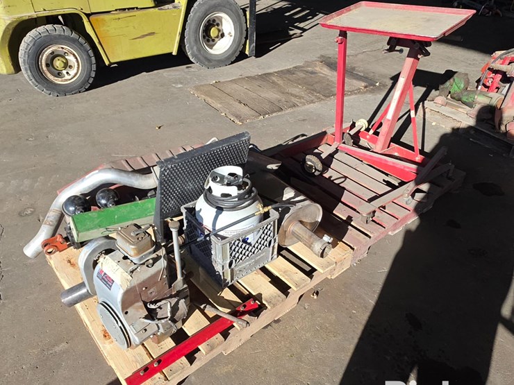 engine-stand-&-car-parts-image-7