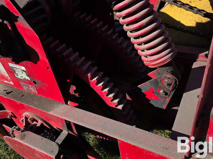 new-holland-77-image-15