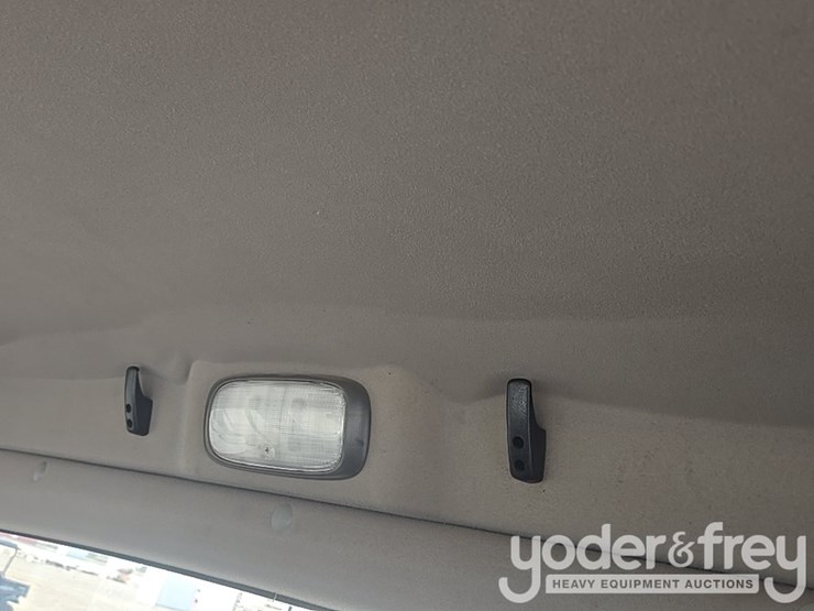 2021-freightliner-m2-106-image-127