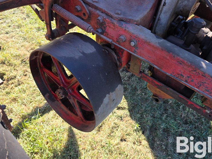 1938-farmall-f-20-2wd-tractor-image-12