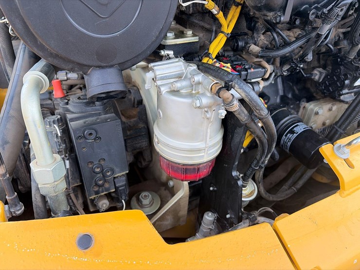 john-deere-324-image-30