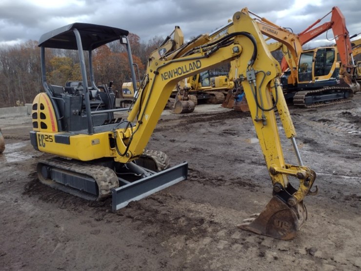 new-holland-ec25-image-44