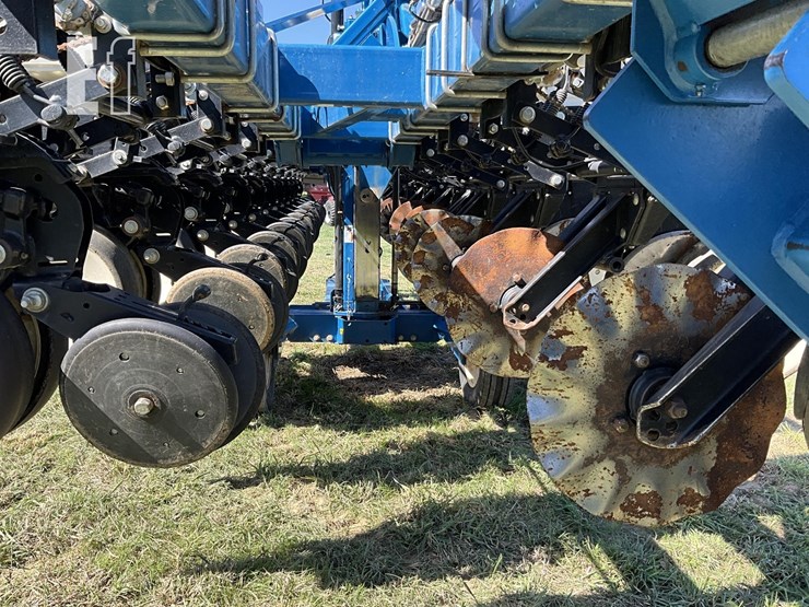 2013-kinze-3600-image-11