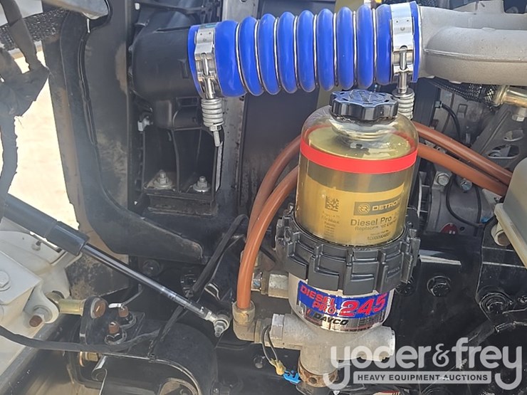 2021-freightliner-m2-106-image-77