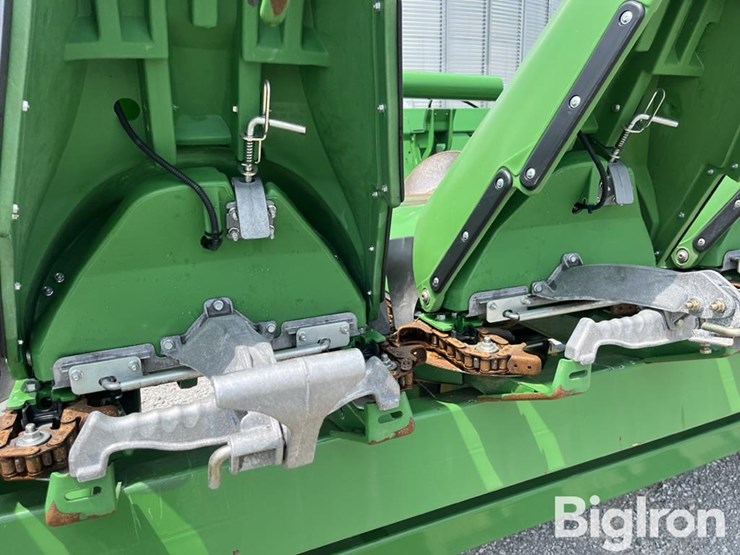 2024-john-deere-c12f-image-16