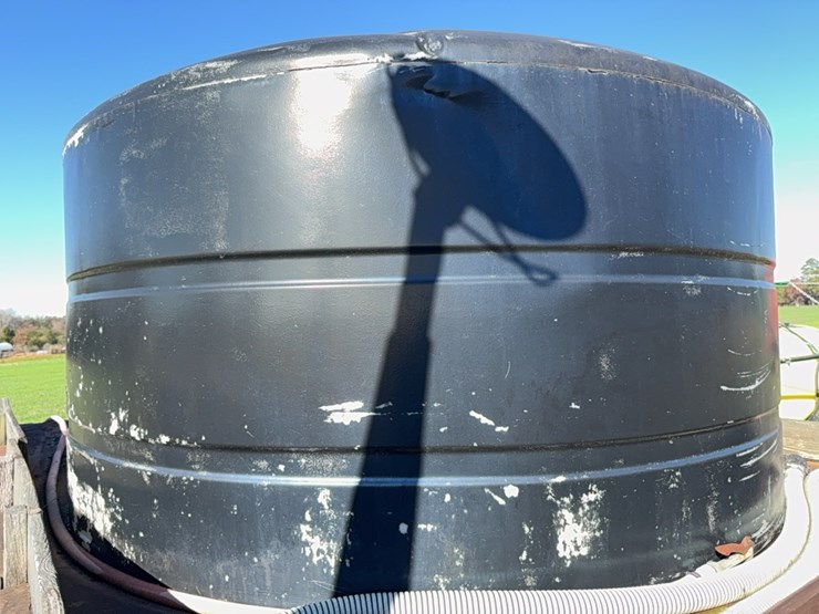 truck-body-with-hydraulic-cylinder,-still-in-place-with-poly-tank,-rinse-tank,-motor,-located-at-107-jernigan-swamp-rd.,-ahoskie,-nc-image-12