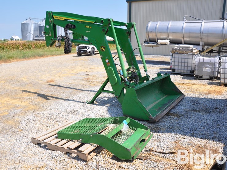 2021-john-deere-700m-image-3