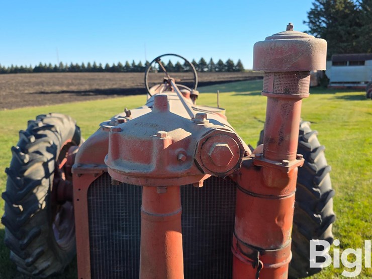 1937-farmall-f-20-2wd-tractor-image-17