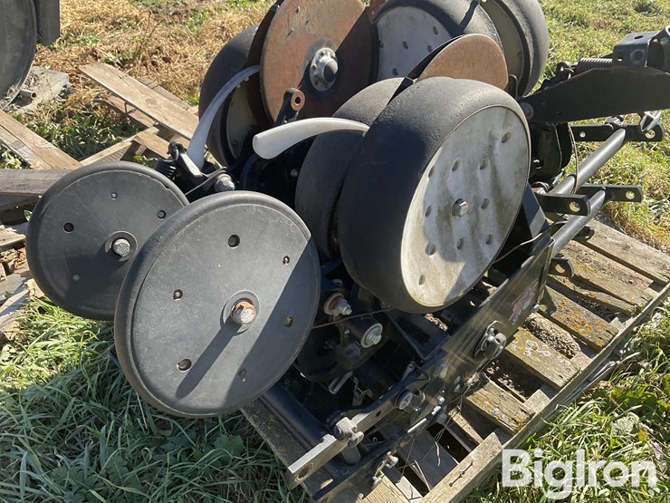 kinze-front-mounted-row-units-image-11