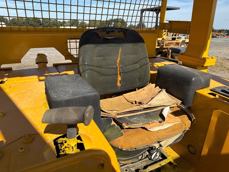 caterpillar-d4h-image-34