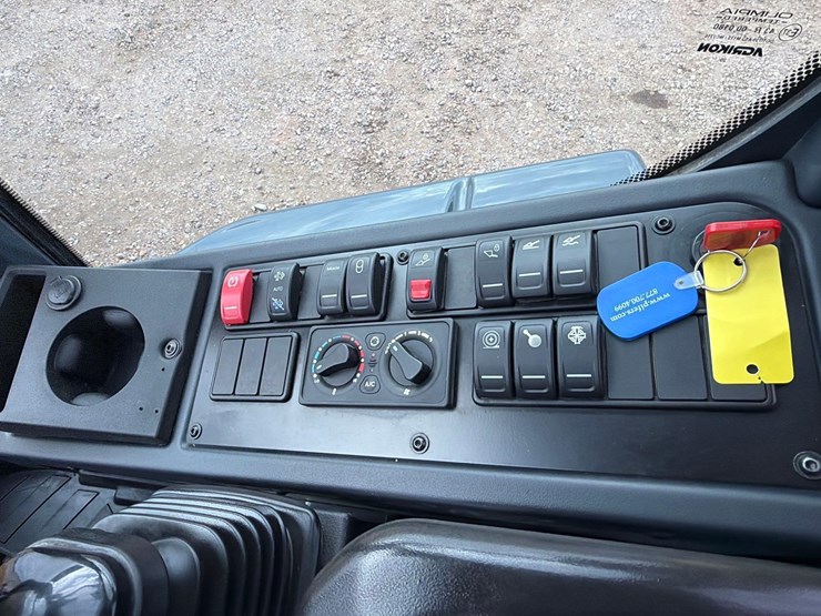 john-deere-324-image-46