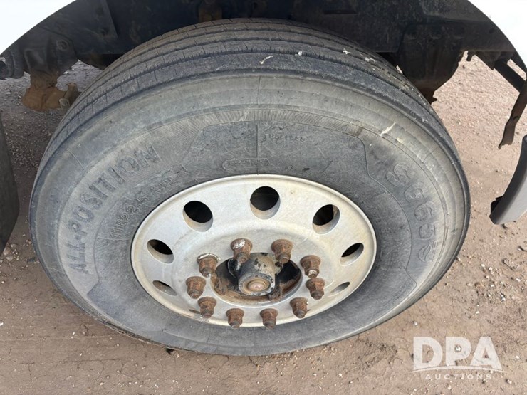 2000-caterpillar-10-image-43