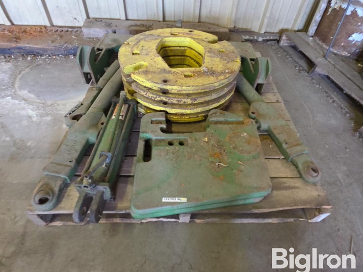john-deere-tractor-weights-&-quick-hitch-image-2