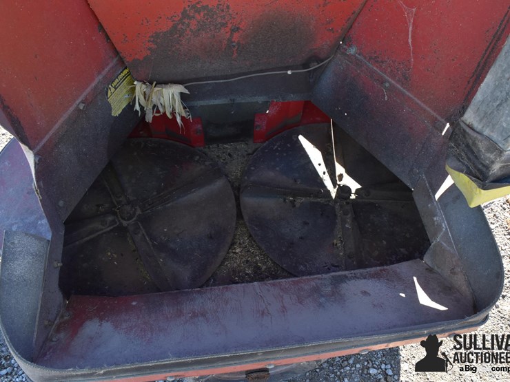 gehl-fb1580-pull-type-forage-blower-image-18